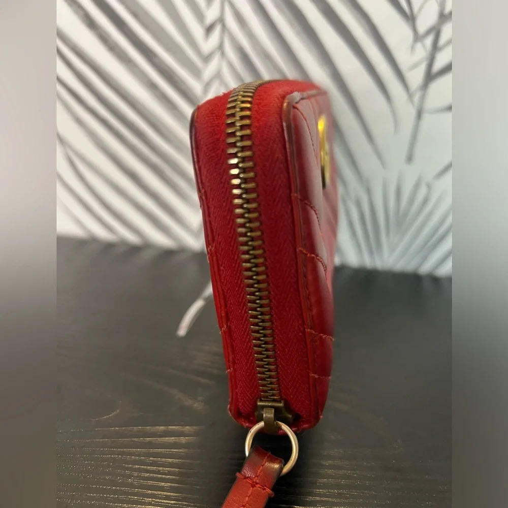 🔥 GUCCI
Calfskin GG Marmont Zip Around Wallet Hibiscus Red - Picture 7 of 14